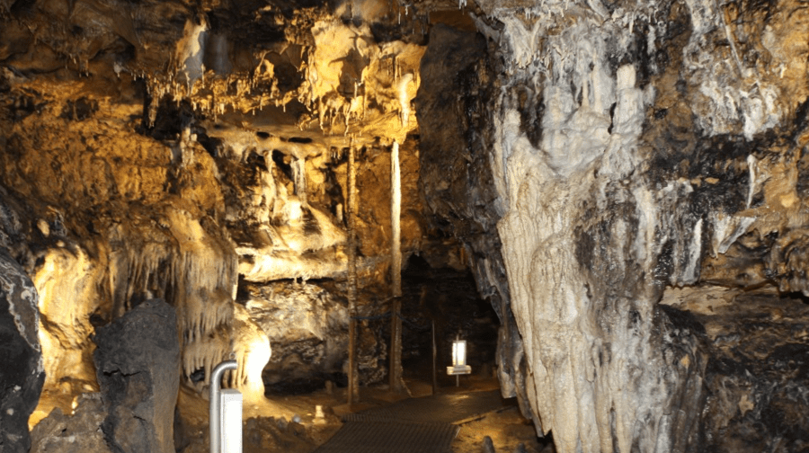 Cueva de los enebralejos