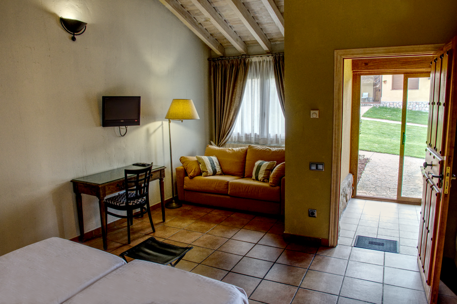 Habitación con sofá