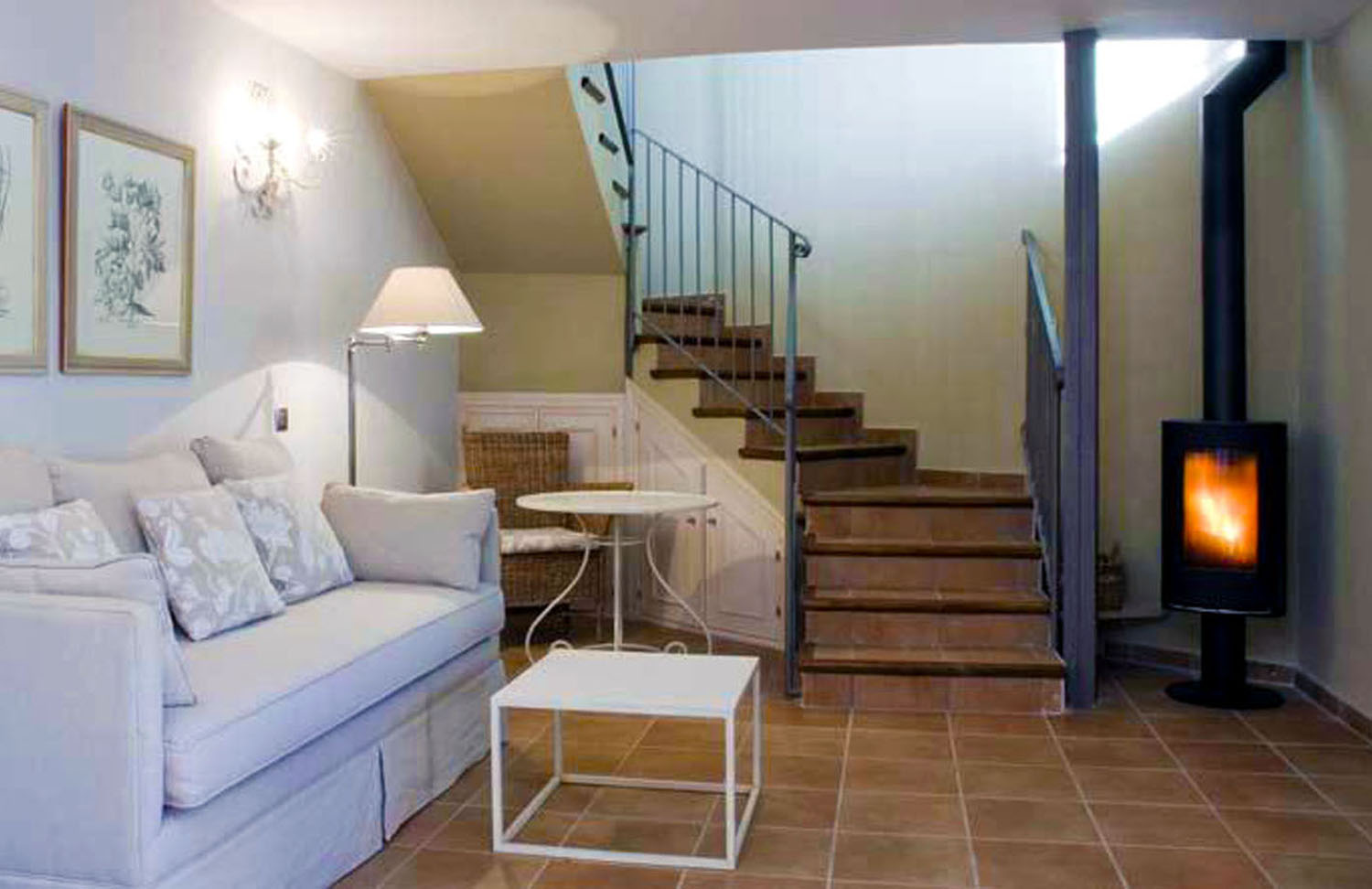 Sala con escaleras